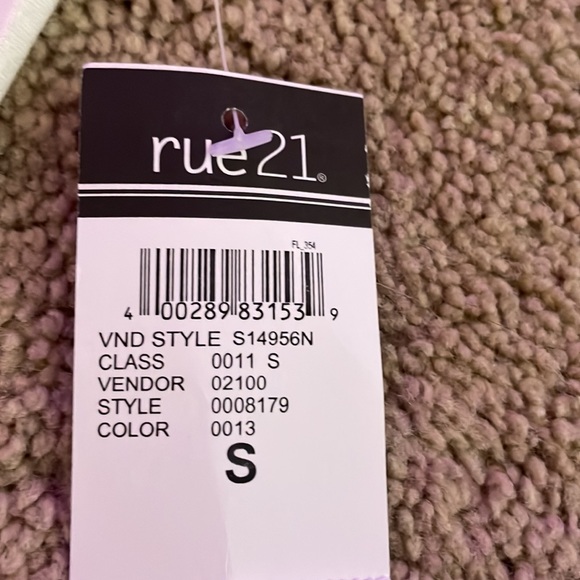 Rue 21 never worn white crew neck tee - Picture 2 of 3